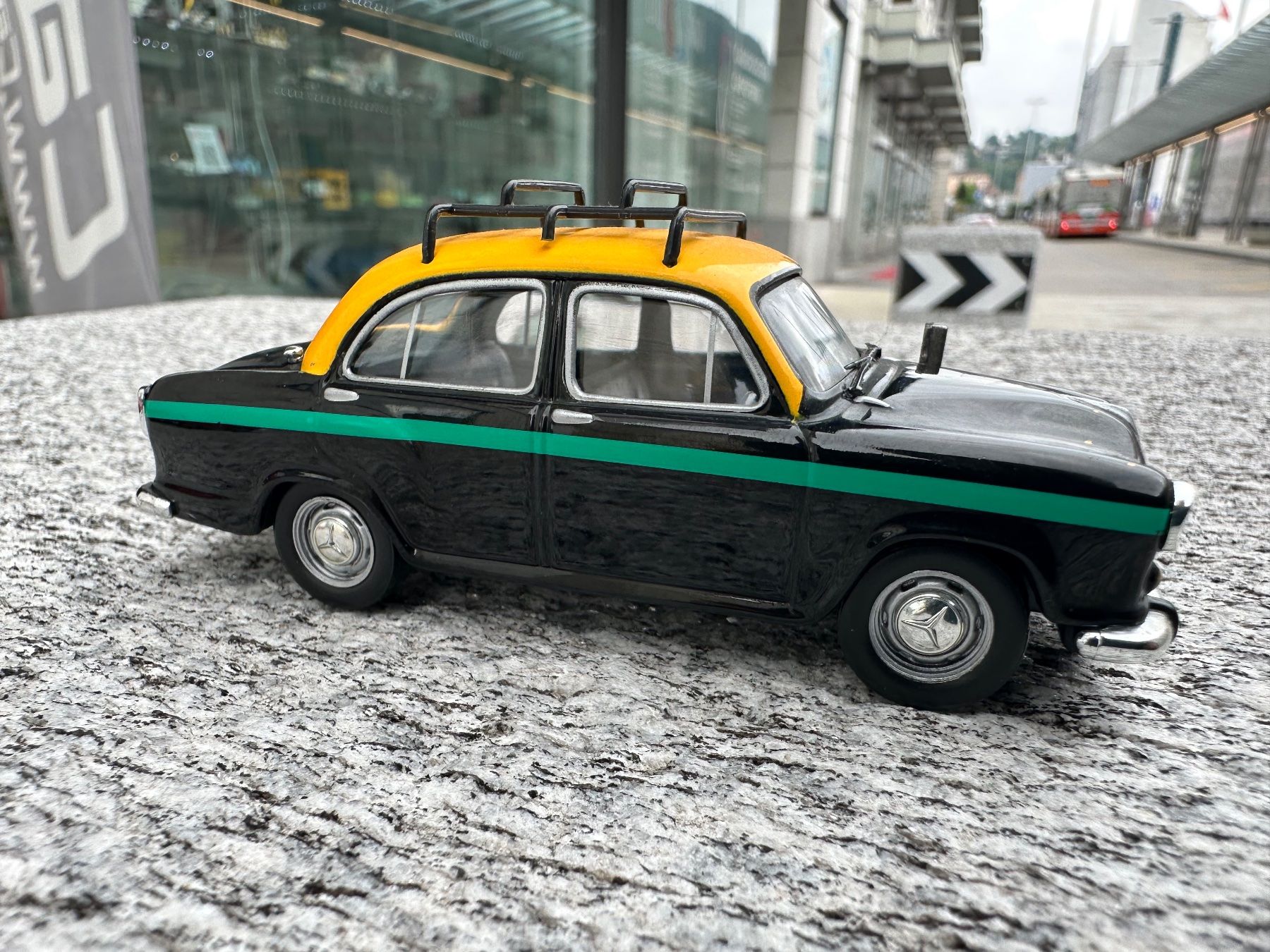 Kit di modellismo & Modellini statici: Deagostini 1:43 Hindustan Ambassador – Usato da Chiasso venduto da Carrara-Modellismo 3