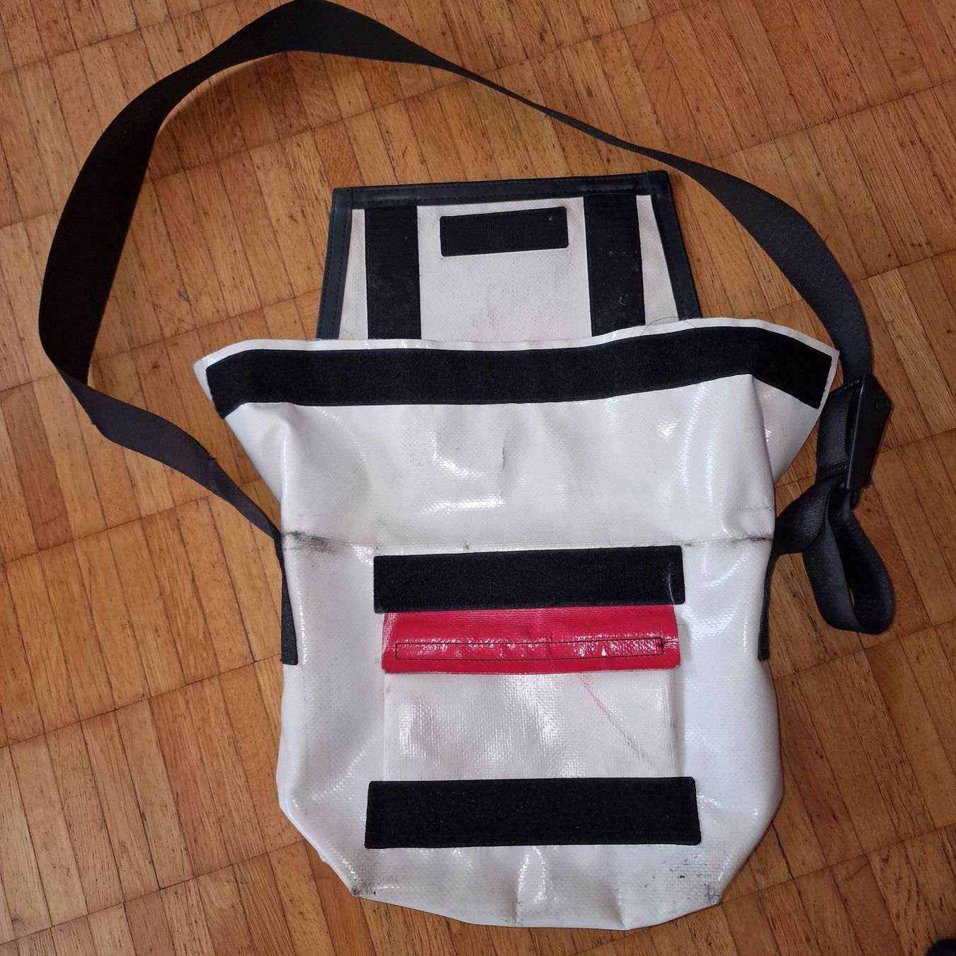 Freitag Taschen: Original Freitag Schultertasche – Gebraucht aus Zürich von Pero6 4