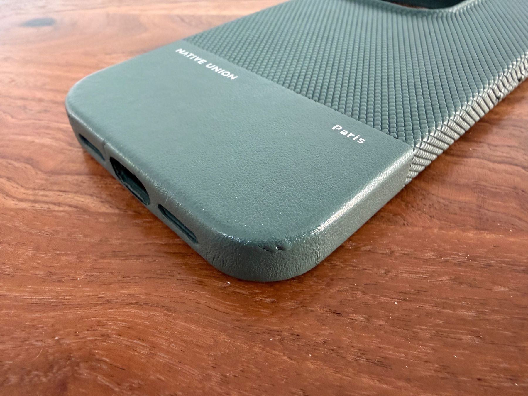Cover & Protezioni schermo: *** (Re)Classic Case for iPhone 15 Pro *** – Usato da Winterthur venduto da Anto-Bella 2
