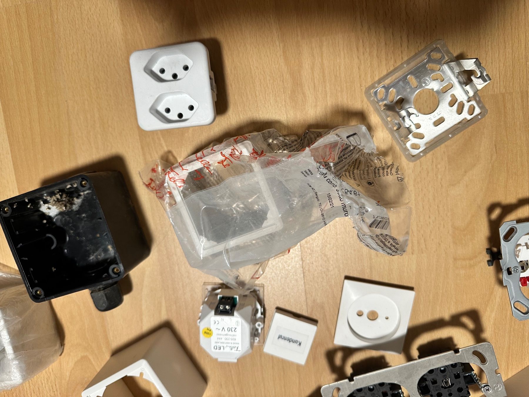 Feller Spine: Elektromaterial 1 – Usato da niederhasli venduto da rami016 1