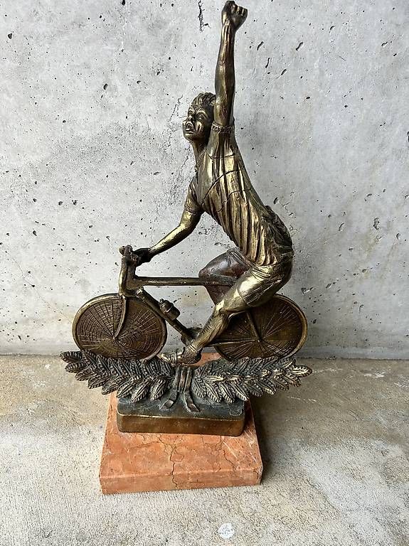 Statuette: Velofahrer in Siegespose – Usato da Stetten SH venduto da nikola97