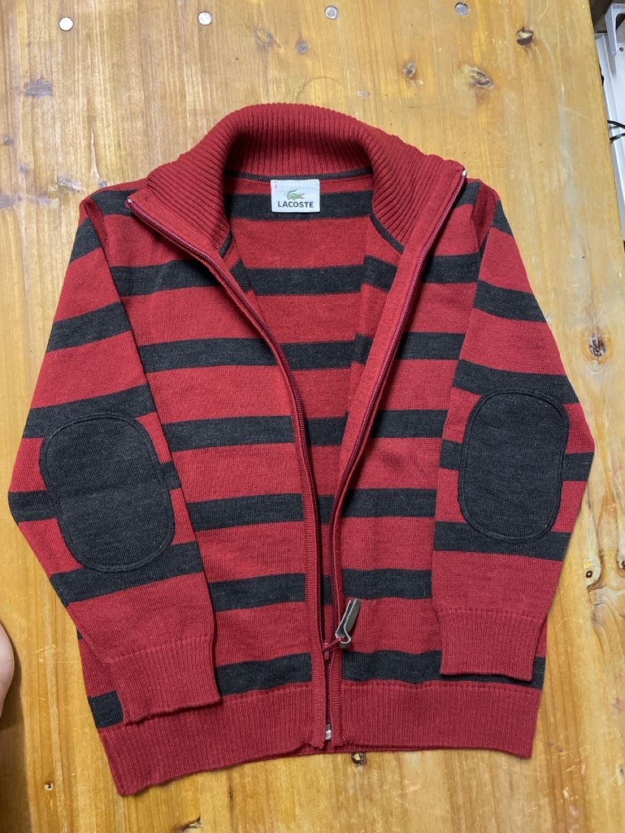 Lacoste Giacche & Cappotti: Lacoste Strickjacke Gr. 6 Rot/Grau mit Ellenbogen-Patches – Usato da Menziken venduto da polo22