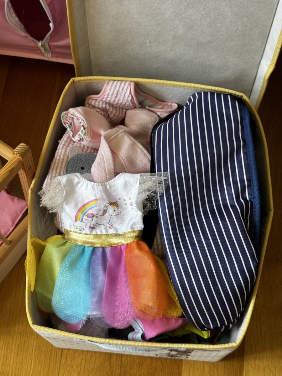 Giocattoli: Bambole, culla e vestiti vari per bambole. Affare! – Usato da Aarau venduto da mrus01 3