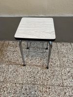 Joli tabouret vintage, parfait pour votre intérieur!