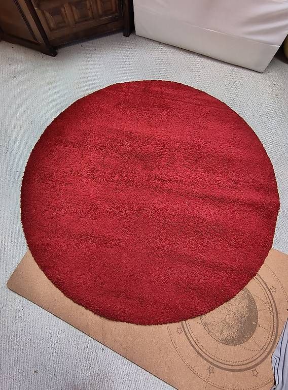 Tapis: Roter Teppich fürs Büro oder Kinderzimmer  – D'occasion à Dänikon ZH par Franzi.K