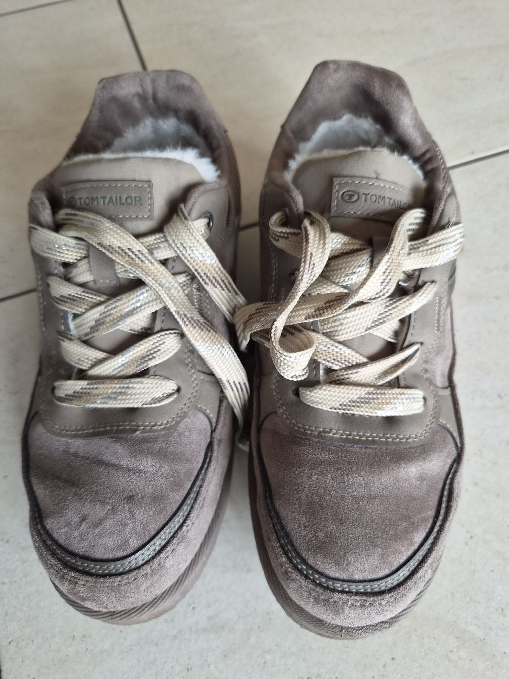Tom Tailor Scarpe da donna: TOM TAILOR Sneaker mit Fellfutter – Usato da Sigriswil venduto da Aline_87 1
