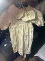 TAUFKLEID HANDGESTRICKT