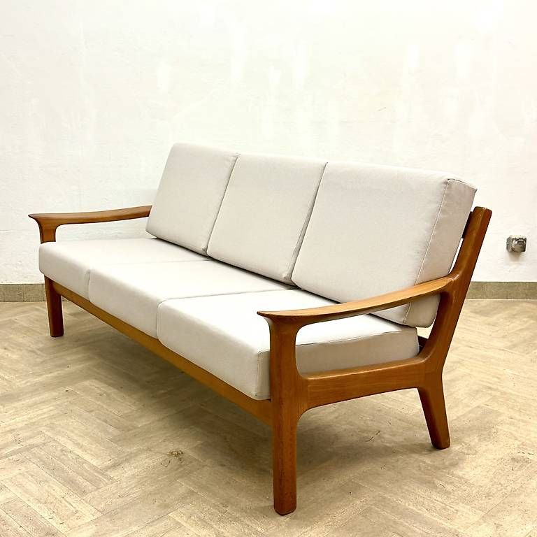 Divani: Mid Century teak 3er Sofa – Usato da basel venduto da futureforyesterday
