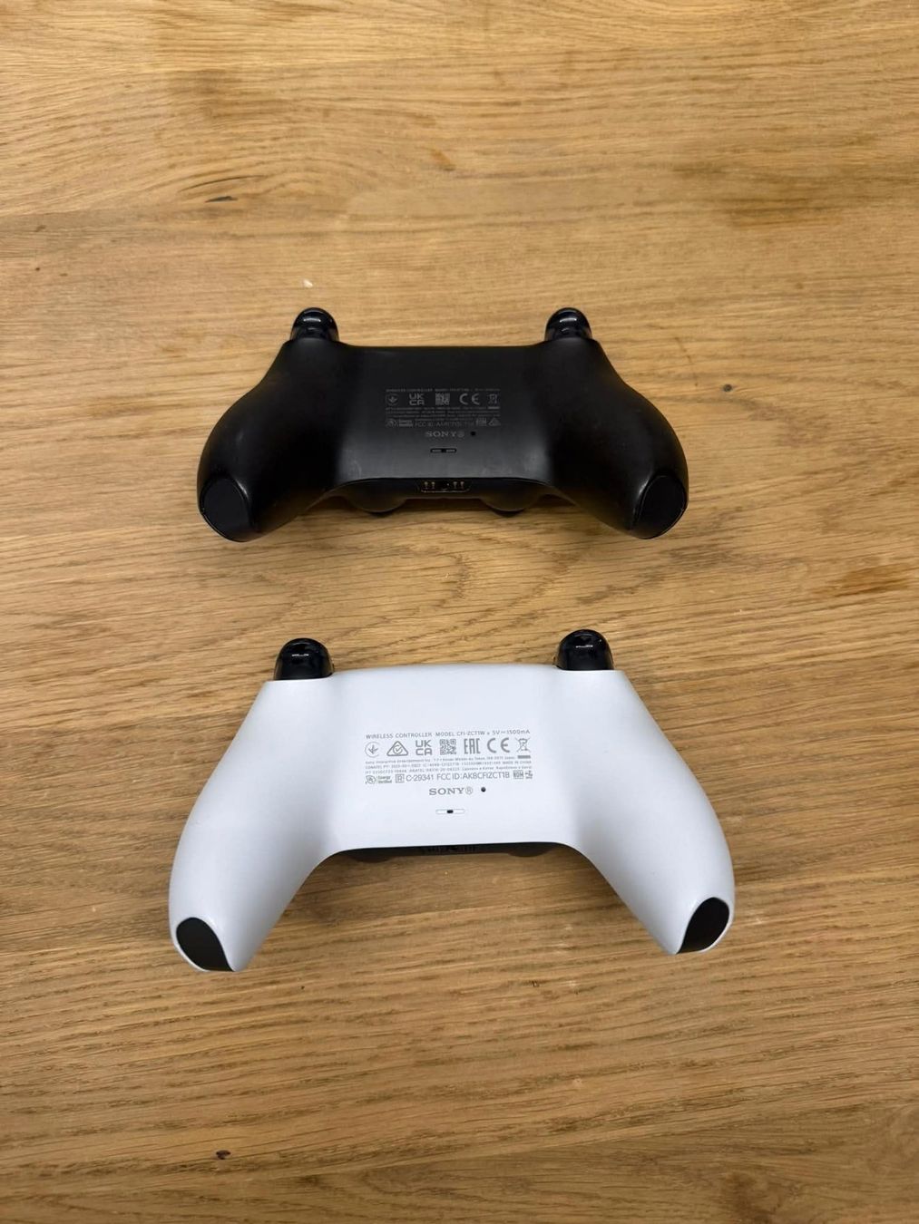 Sony Controller: 2x Sony PS5 DualSense Controller Weiss & Midnight Black – Nuovo (secondo la descrizione) da Niederbipp venduto da flo_hvx8 2