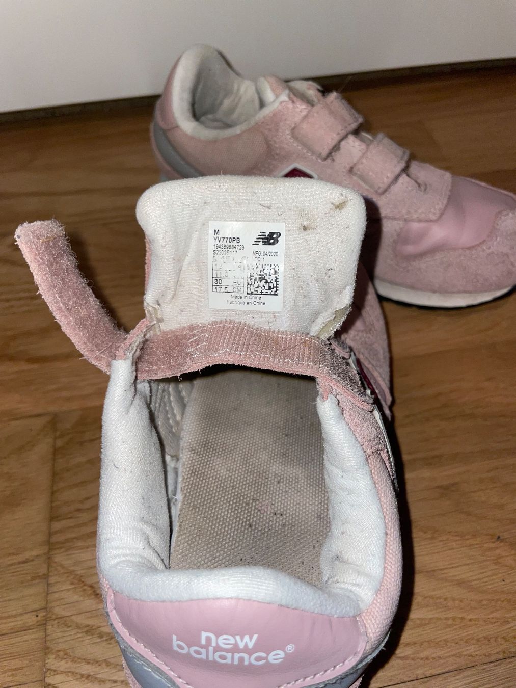 New Balance Scarpe per ragazze: New Balance Kinder Schuhe Gr. 30 – Usato da Emmen venduto da Manu4414 1