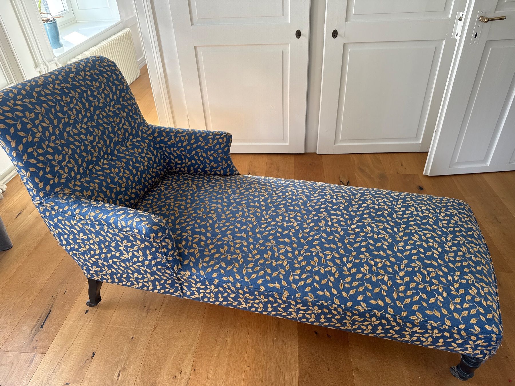 Liegen & Liegestühle: Chaiselongue blau mit Blattmuster – Gebraucht aus Wald ZH von 1DollarShop 2