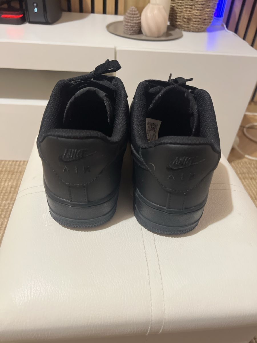 Nike Scarpe da uomo: Nike Air Force 1 Low All Black 42 – Nuovo (secondo la descrizione) da Genève venduto da Beduxo 3