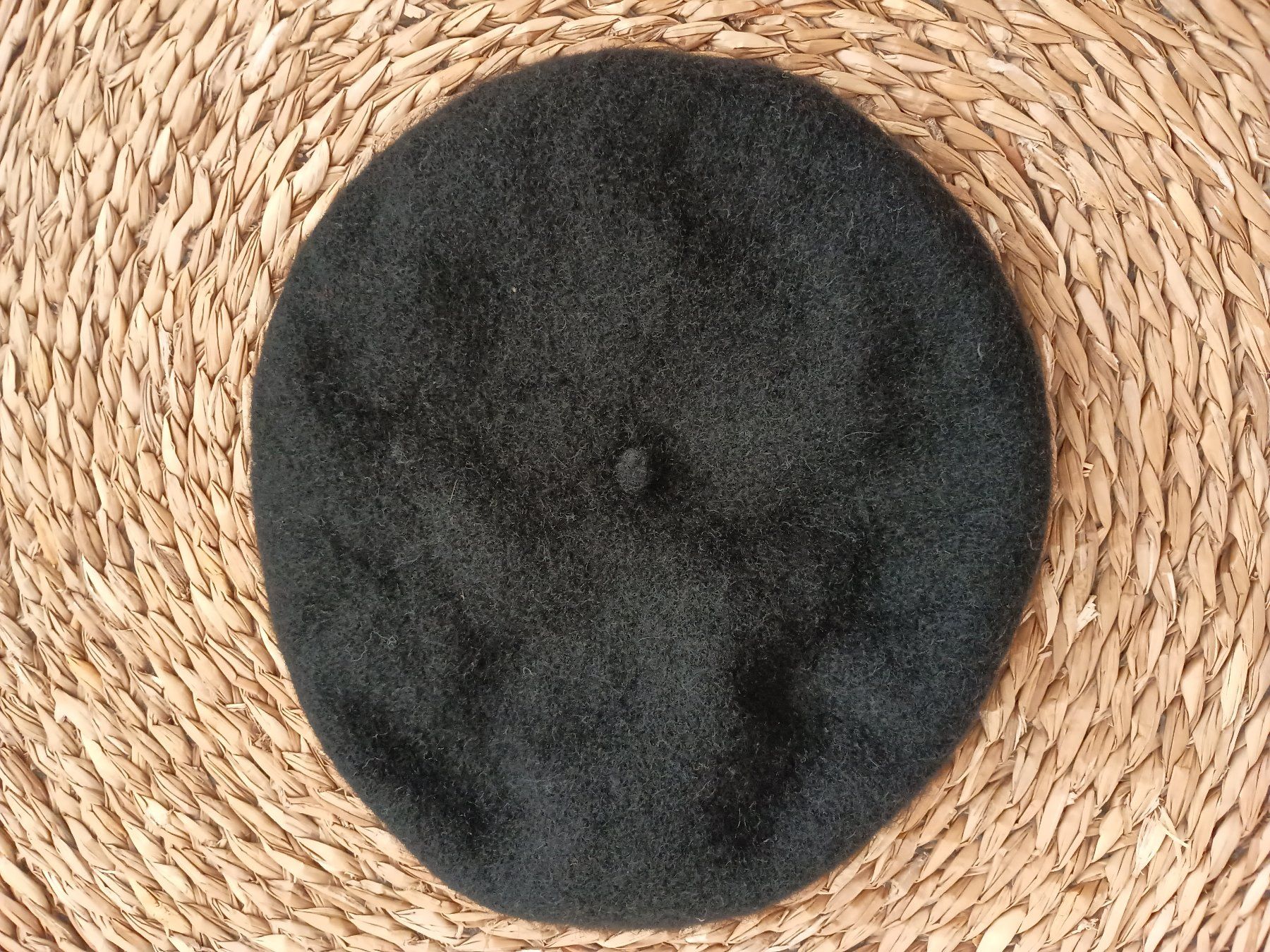 Hüte, Mützen & Caps: Beret aus 100 % Wolle Gratis Versand – Gebraucht aus Zürich von Melianea 1