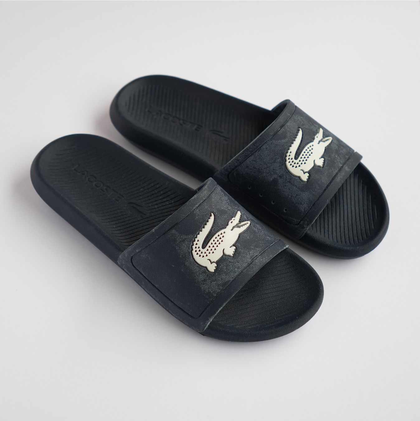 Lacoste Herrenschuhe: Lacoste Slides | Navy – Gebraucht aus Zürich von avenlim