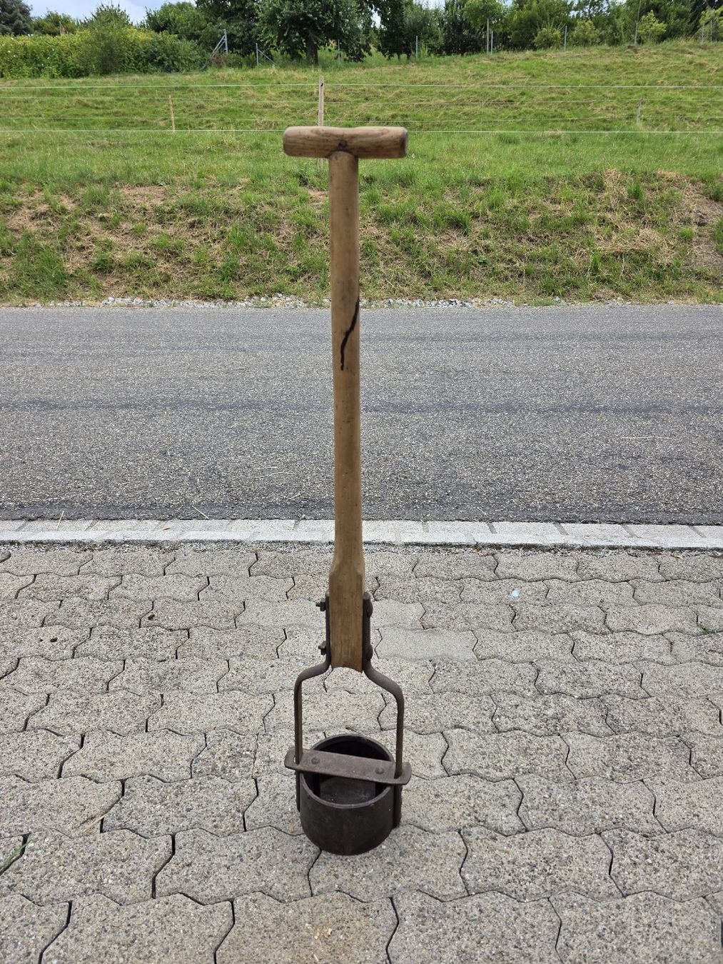 Tous les outils: Antiker Setzlingausstecher / Torfspaten – D'occasion à Uster par Cruleye