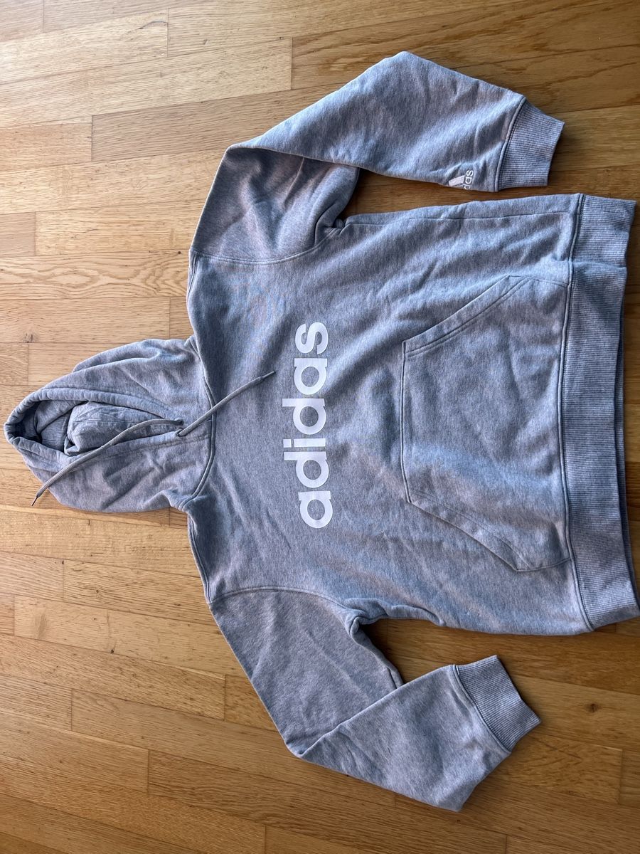 Maglioni & Felpe: Adidas Kapuzenpullover grau Groesse S guter Zustand – Usato da Bettlach venduto da Tradenet100
