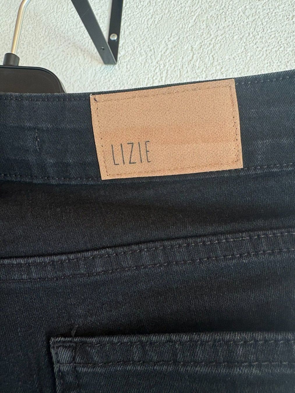 Jeans: Lizie Black Flare Jeans S / 36 – Gebraucht aus Fribourg von georgeabottino 2