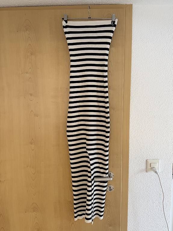 Kleider: Bershka Strickkleid gestreift – Gebraucht aus Rorschach von Tara234 1
