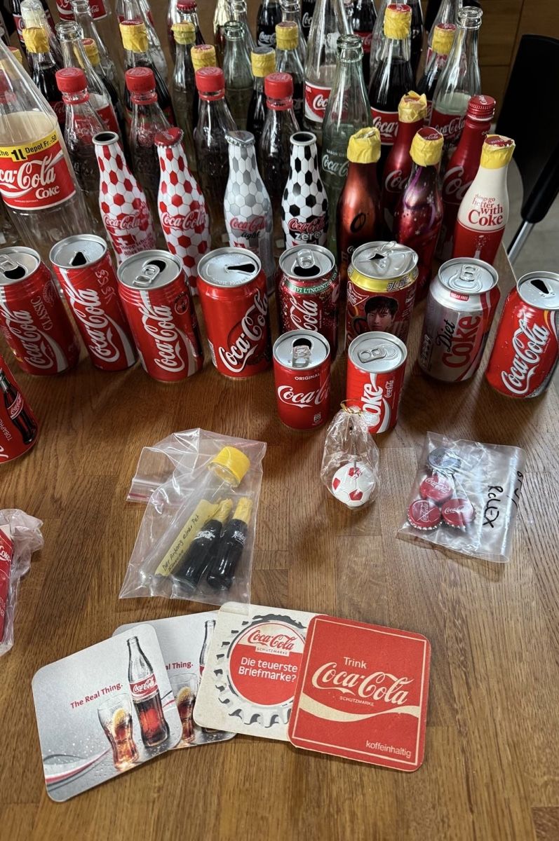Coca-Cola Tutte le decorazioni: Coca-Cola Sammlung: Flaschen, Dosen & Accessoires - Vintage – Usato da Menziken venduto da Giulietta1 2