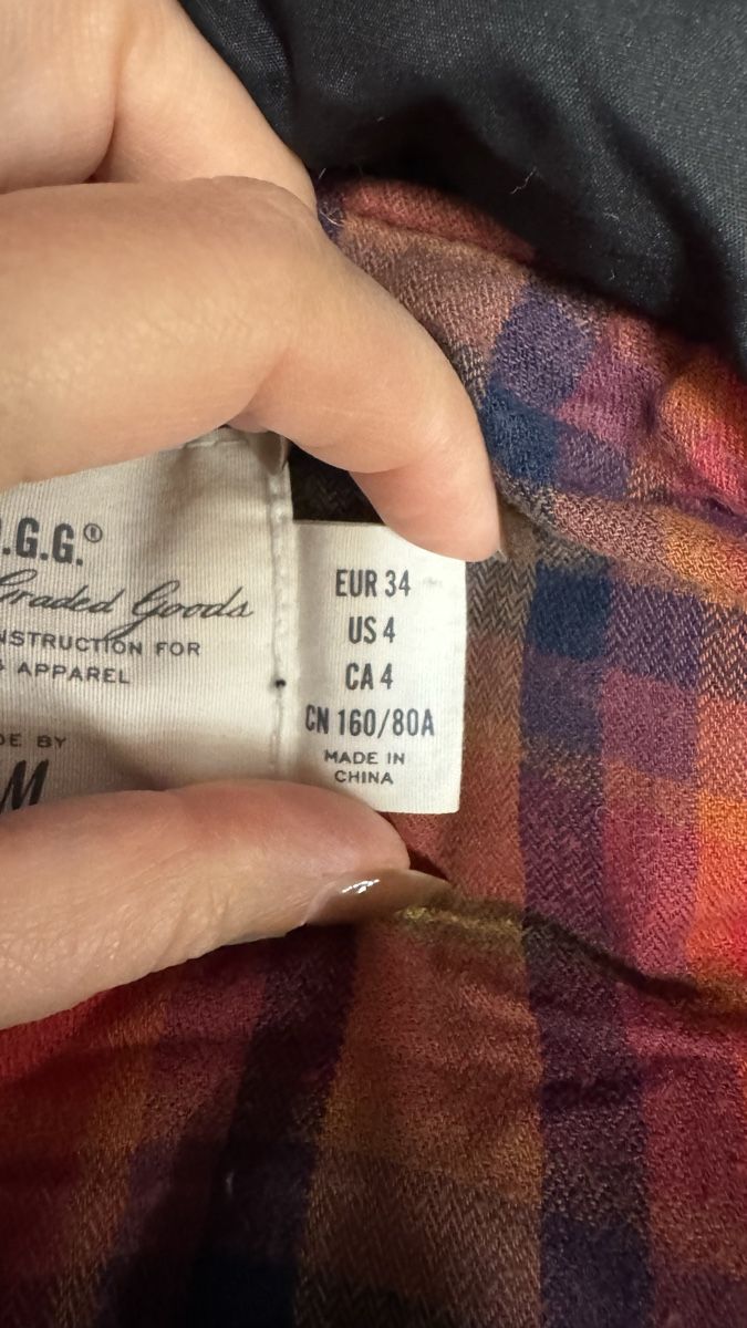 H&M Gilet & Giacche senza maniche: Winter Weste mit Kapuze, Grösse 34 – Usato da Köniz venduto da blacksofa 2