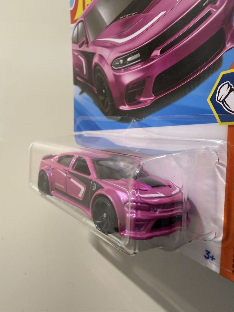 Hot Wheels Modellini d'auto: Hot Wheels '20 Dodge Charger Hellcat, Lila 1:64 – Nuovo e nell'imballaggio originale da Sutz venduto da mtechcab 1