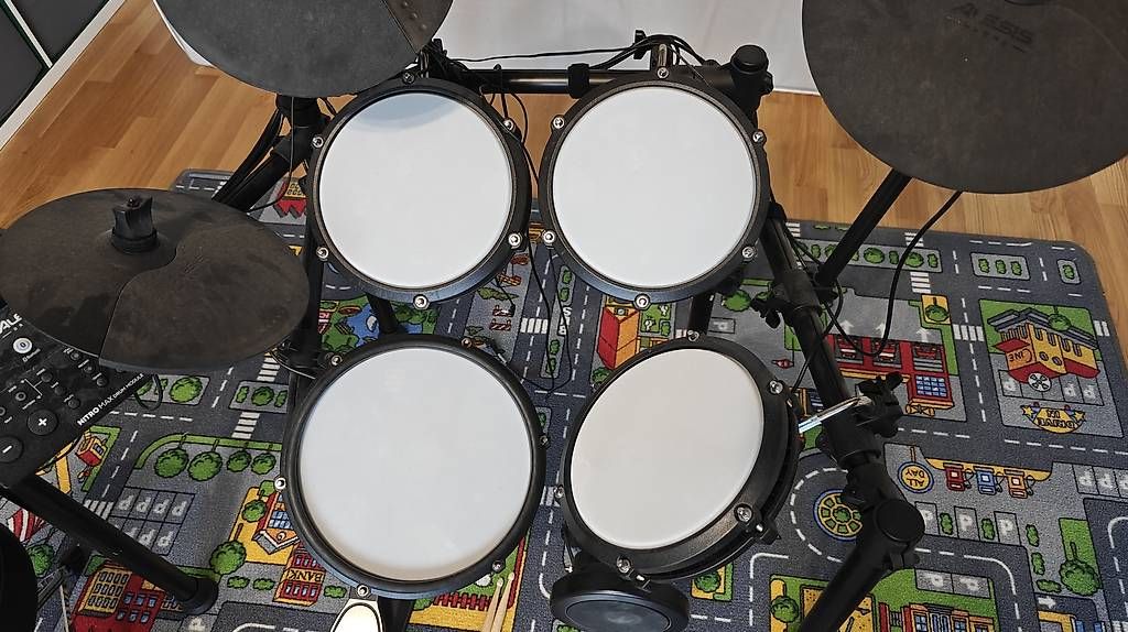 Strumenti musicali: E-Drum ALESIS Nitro Max Kit – Usato da Reinach BL venduto da Future_TraX 1