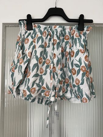 Damen Shorts mit Früchtemuster weiss grün guter Zustand