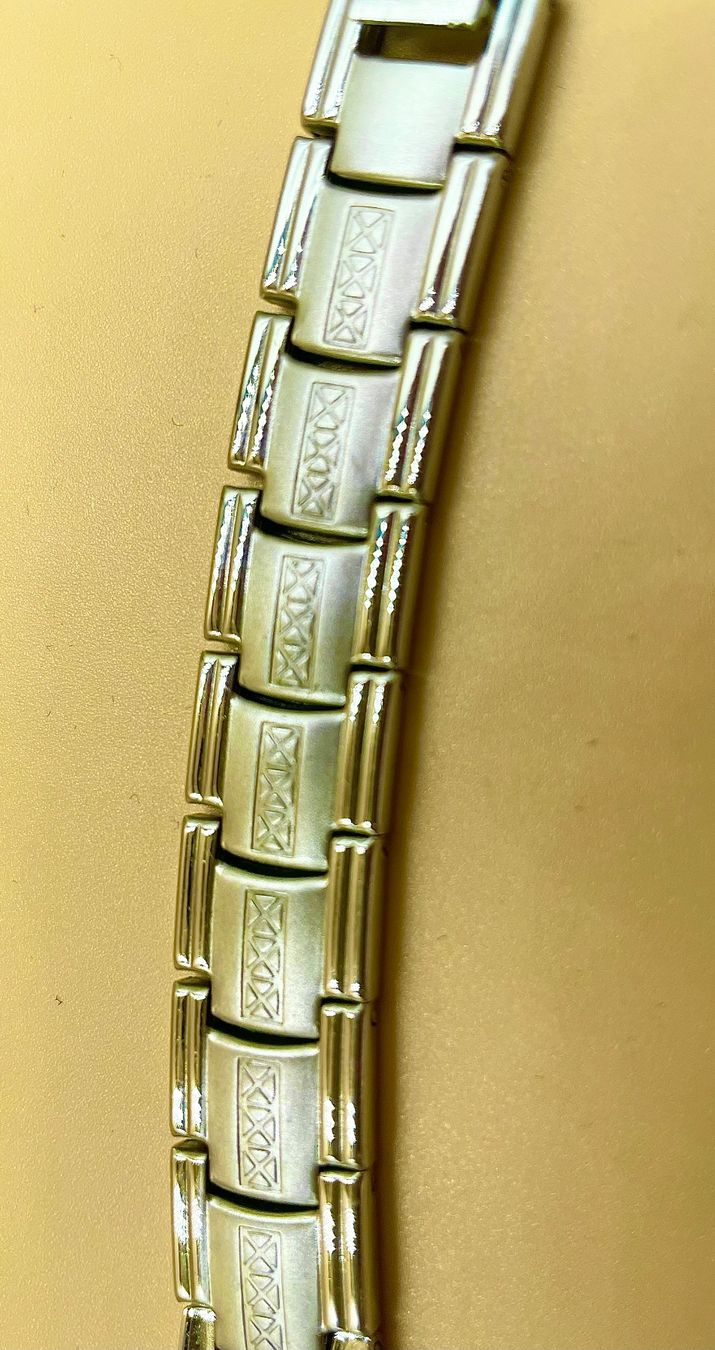 Bracciali & Braccialetti: HERREN EDELSTAHL ARMBAND - SILBERFARBIG – Nuovo (secondo la descrizione) da St. Gallen venduto da Martunia 1