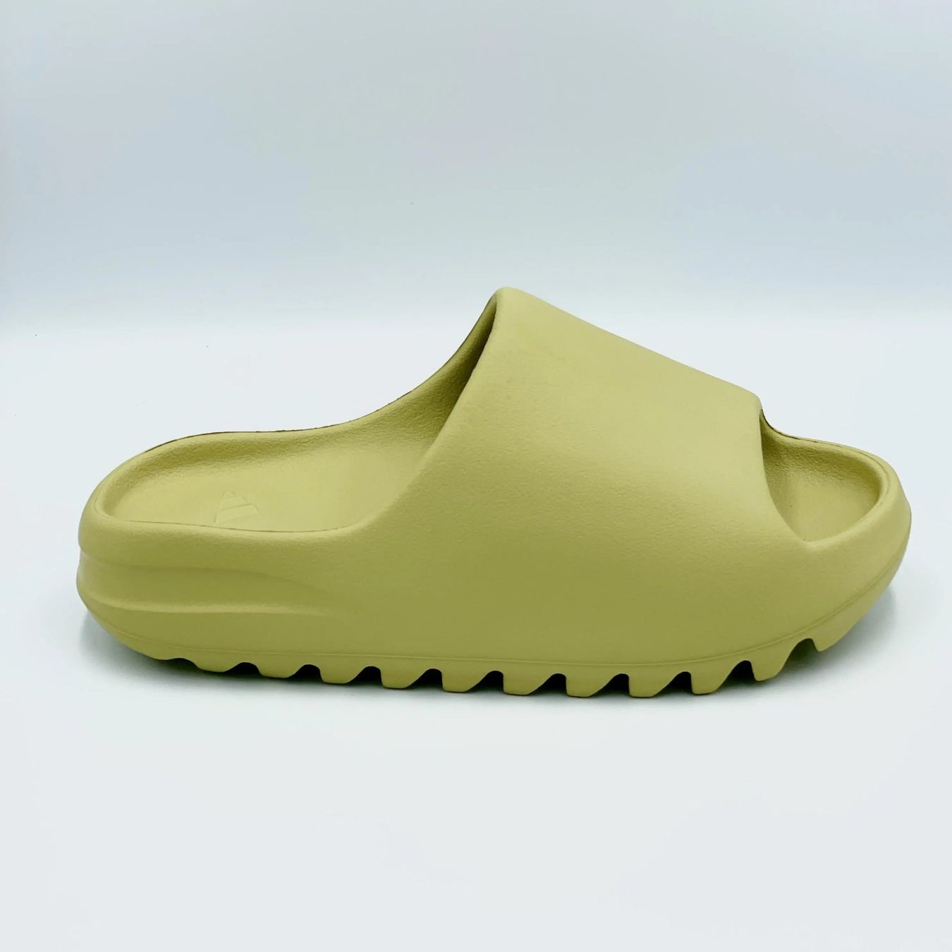 Adidas Scarpe da uomo: Adidas Yeezy Slide Resin EU 38 – Nuovo e nell'imballaggio originale da Erlinsbach venduto da sasneakers 1