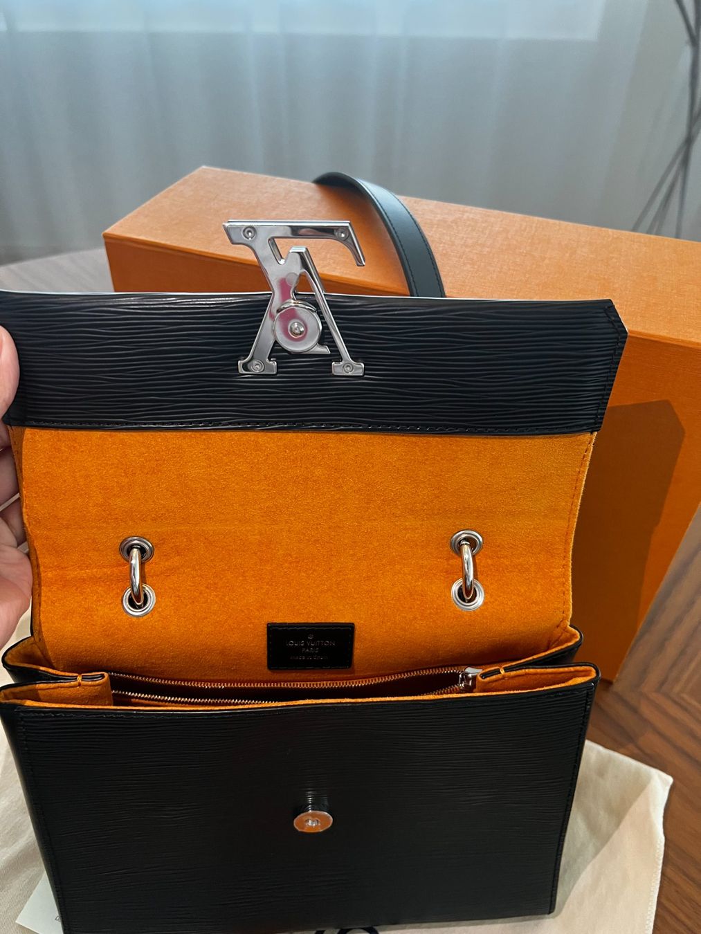 Louis Vuitton Taschen für Damen: Handtasche Louis Vuitton "Grenelle Cuir Noir" Medium – Neu (gemäss Beschreibung) aus Obfelden von running_mike 3
