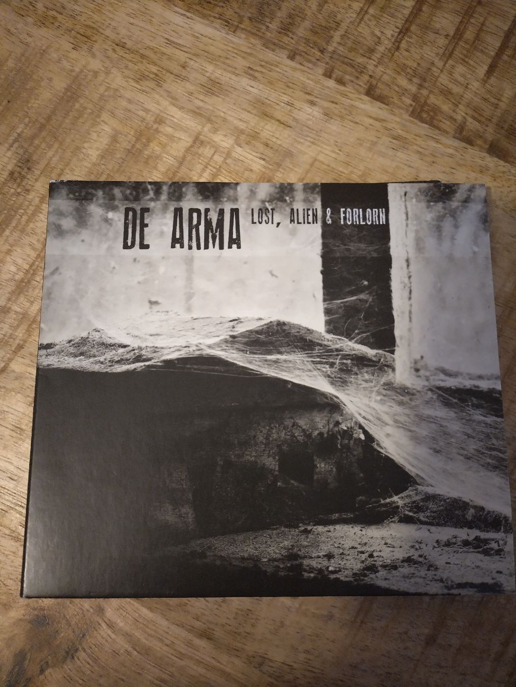 CD: De Arma - Lost, Alien & Forlorn – Usato da Menznau venduto da khold82