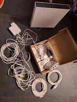 Modem, Verstärker, diverse lan Kabel etc.