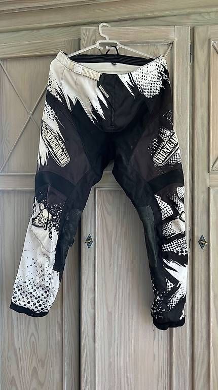 Pantaloni: Grenzgaenger Endurance Pants  – Usato da Rütihof venduto da noe_5p7b
