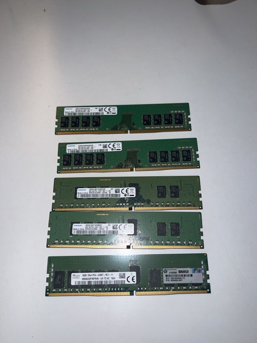 Samsung Memoria / RAM: 48 GB DDR4 RAM Set, 5 Module, 2x UDIMM + 3x RDIMM – Usato da Zürich venduto da d3lyn