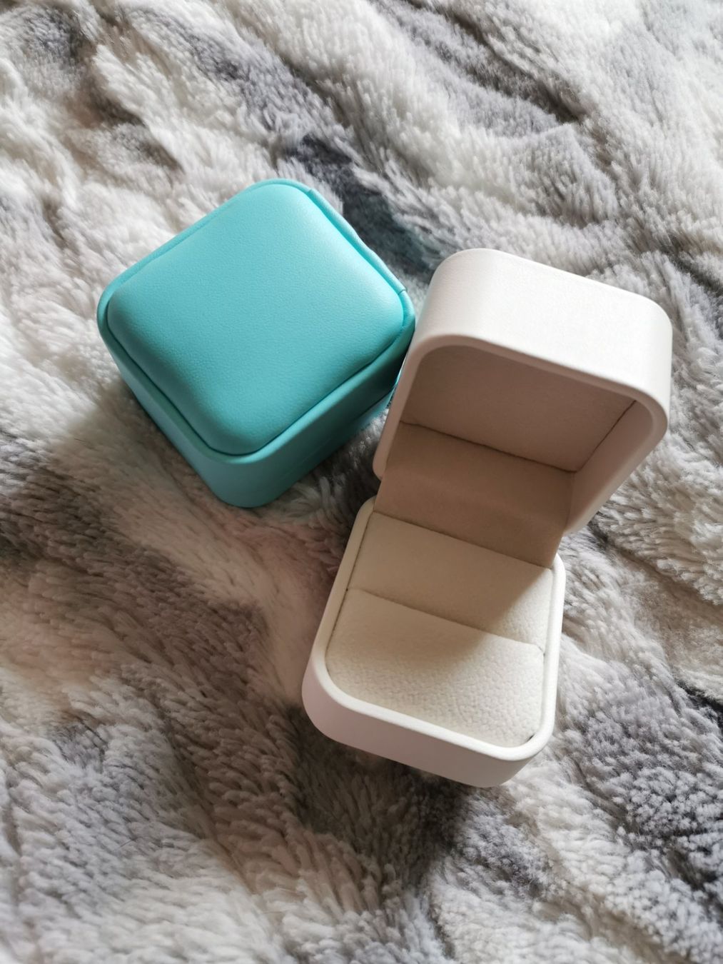 Altri gioielli: Schmuckbox blau(türkis) oder weiss – Nuovo e nell'imballaggio originale da Zürich venduto da Schnaeppchen_for_her