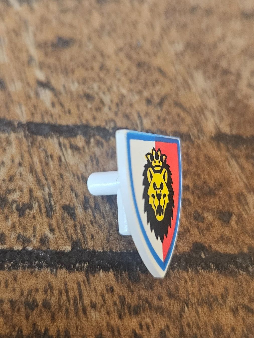 Lego Baukästen: lego 3846p4d Shield Triangular Short with Lion Head, – Gebraucht aus Confignon von Ecrofigs 2