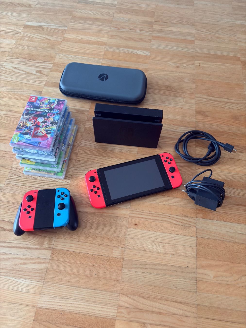 Nintendo Console: Nintendo Switch mit Zubehör – Usato da Nänikon venduto da anie1973