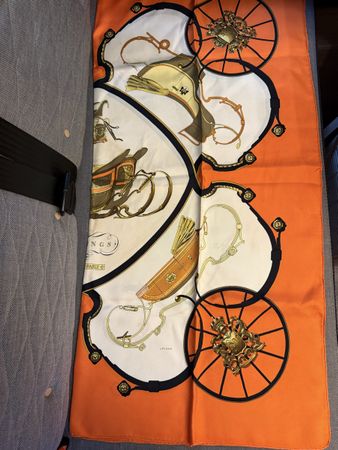Foulard Hermès en soie motif "Springs" carré grand modèle