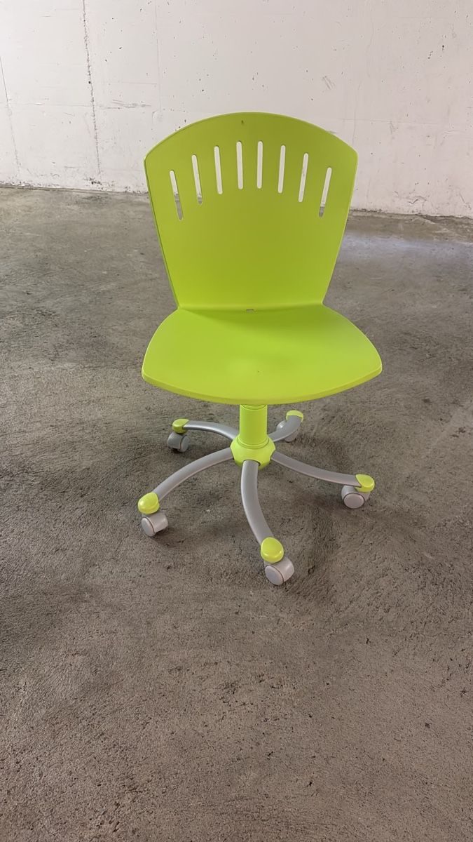 Chaises: Bürostuhl höhenverstellbar – D'occasion à Oberrüti par chi_68h7