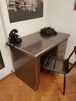 Bureau en métal année 50/60 type strafor 