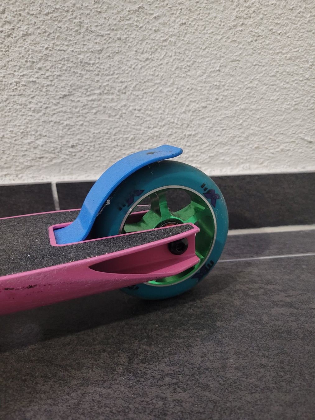 Micro Kickboard: Micro Scooter Trixx Regenbogen – Usato da Endingen venduto da Mobbele 2