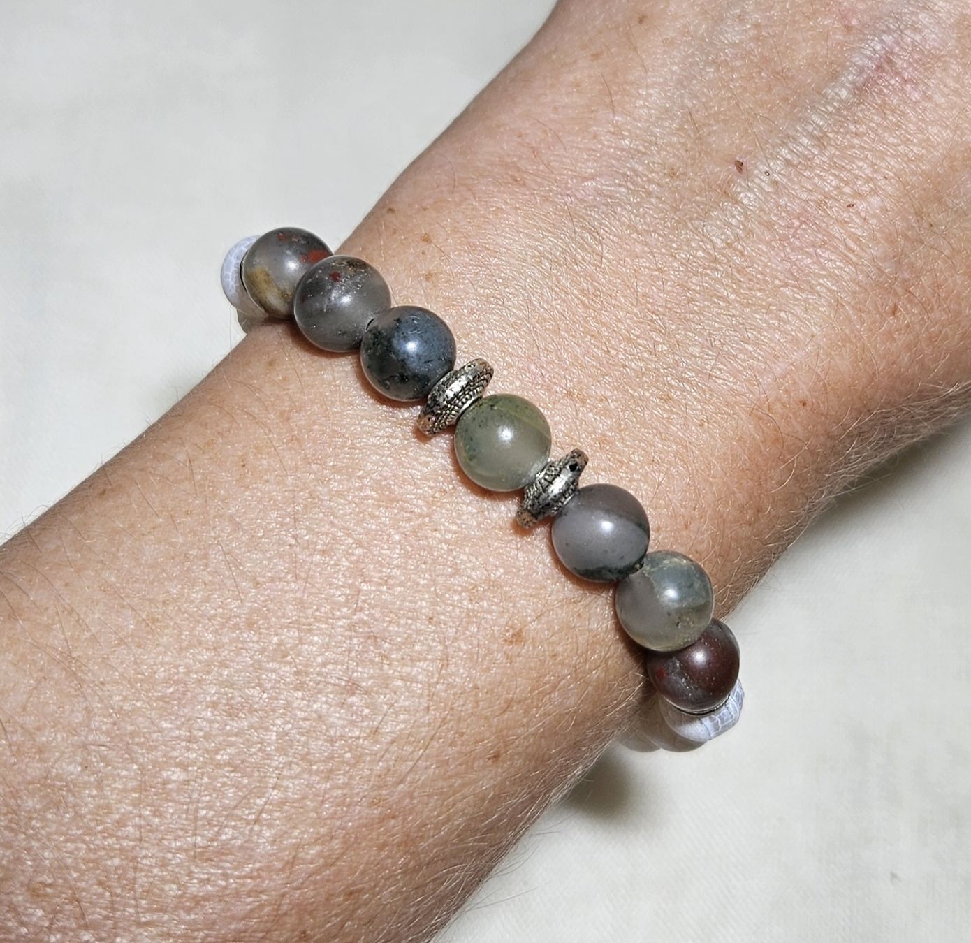 Bracciali & Braccialetti: weisse Mix-Perlen Armk. - Spendenaktion – Nuovo (secondo la descrizione) da Unterkulm venduto da Nachtigall 2