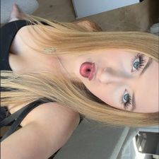 Profile image of Vvanessa_