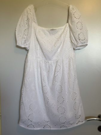Robe d'été blanche ajourée Trendyol, taille 40 FR, neuve