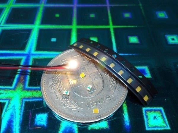 Componenti elettronici: LED SMD 0805, warmweiss 50Stk – Nuovo (secondo la descrizione) da Luzern venduto da Salefactory 1