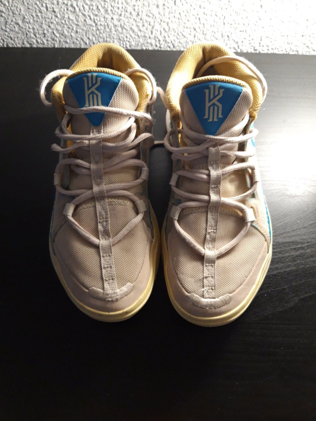 Nike Scarpe da uomo: Nike Kyrie Flytrap 6 pour hommes, beige/bleu, taille 39 – Usato da Bouveret venduto da Nolan_Schori 1