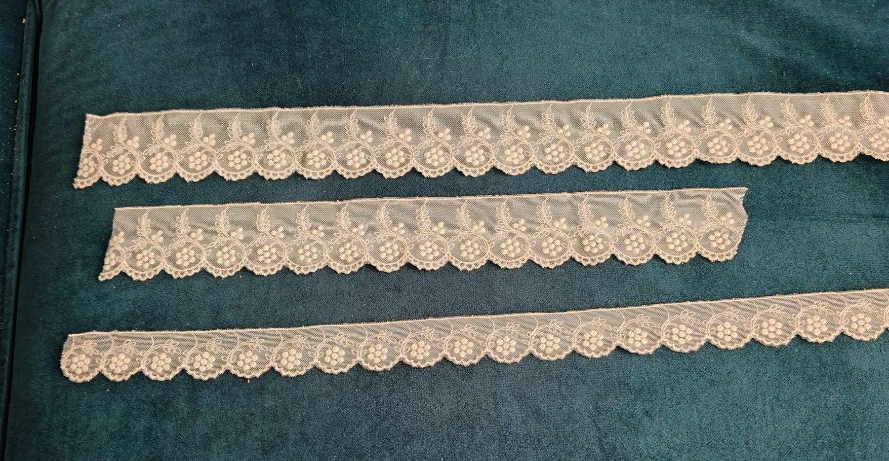 Nastri decorativi: Spitzenstoff mit Blumenmuster — Wunderschöne, feine Spitze – Nuovo (secondo la descrizione) da Urtenen-Schönbühl venduto da sep_k9jk