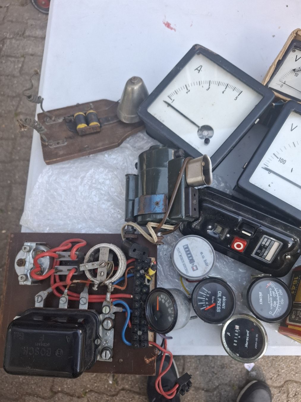 Tutti gli attrezzi: konvolut flomarkt materiale elettrico manometri ecc. – Usato da Motto Blenio venduto da Vigio 2