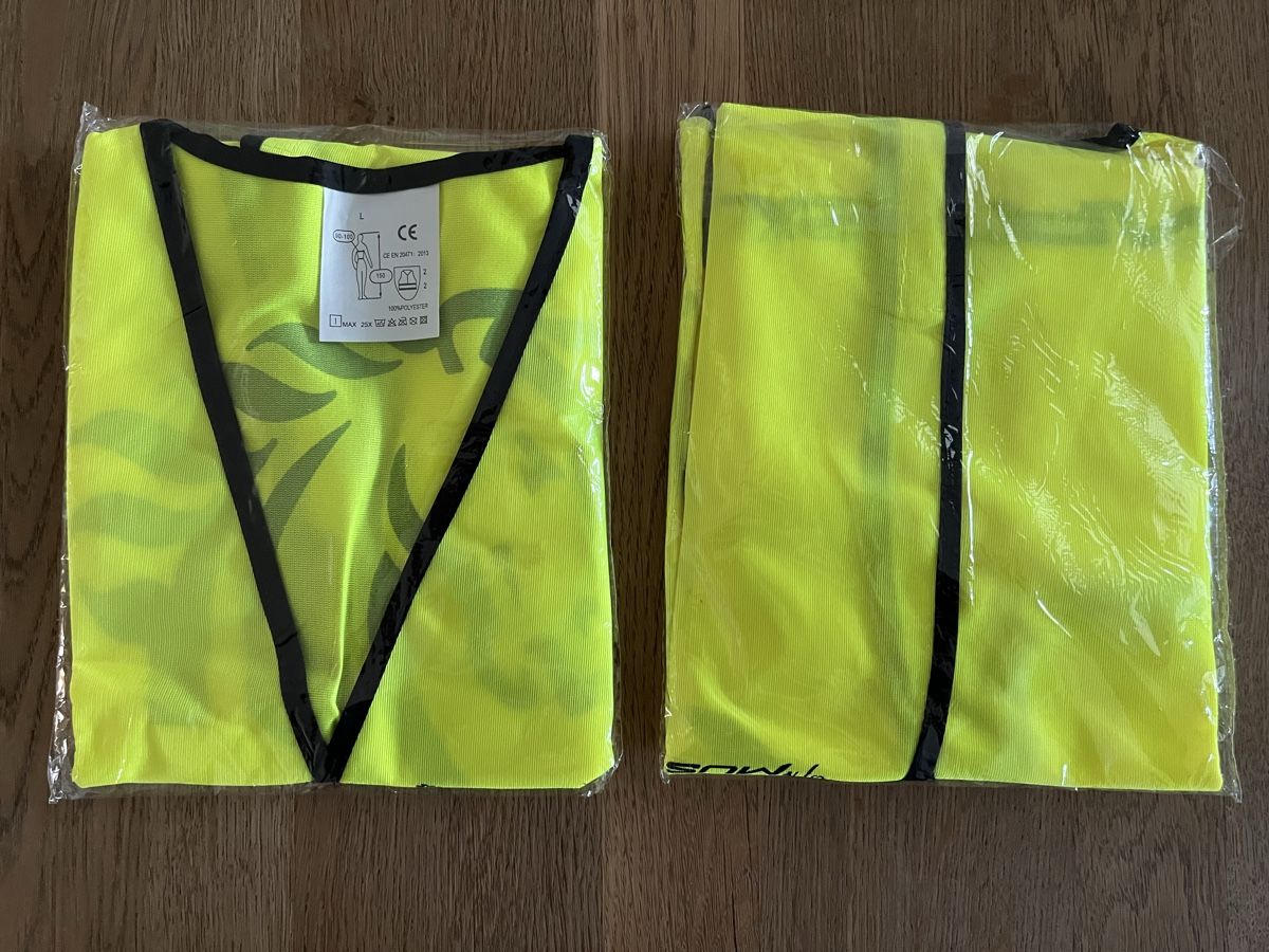 Gilets & Westen: Warnwesten gelb (2 Stück), Grösse L, NEU, Originalverpackt. – Neu und originalverpackt aus Sursee von Since1975
