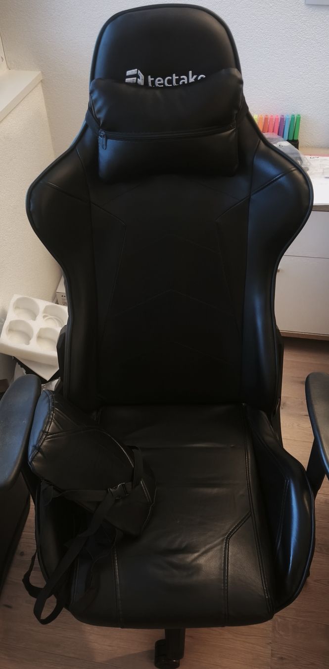 TecTake Stühle: Gamingstuhl tectake schwarz gebraucht – Gebraucht aus Frauenfeld von Jannicstrc